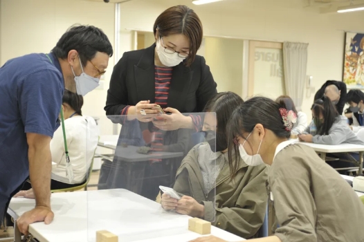 スプリンギンで遊ぶ子どもたち