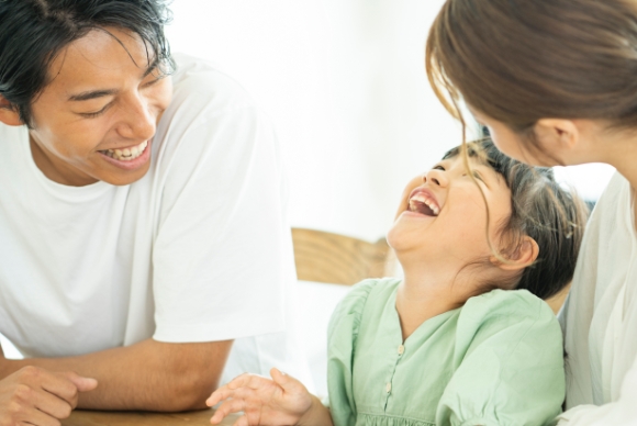 親子でスプリンギンを楽しんでいる様子